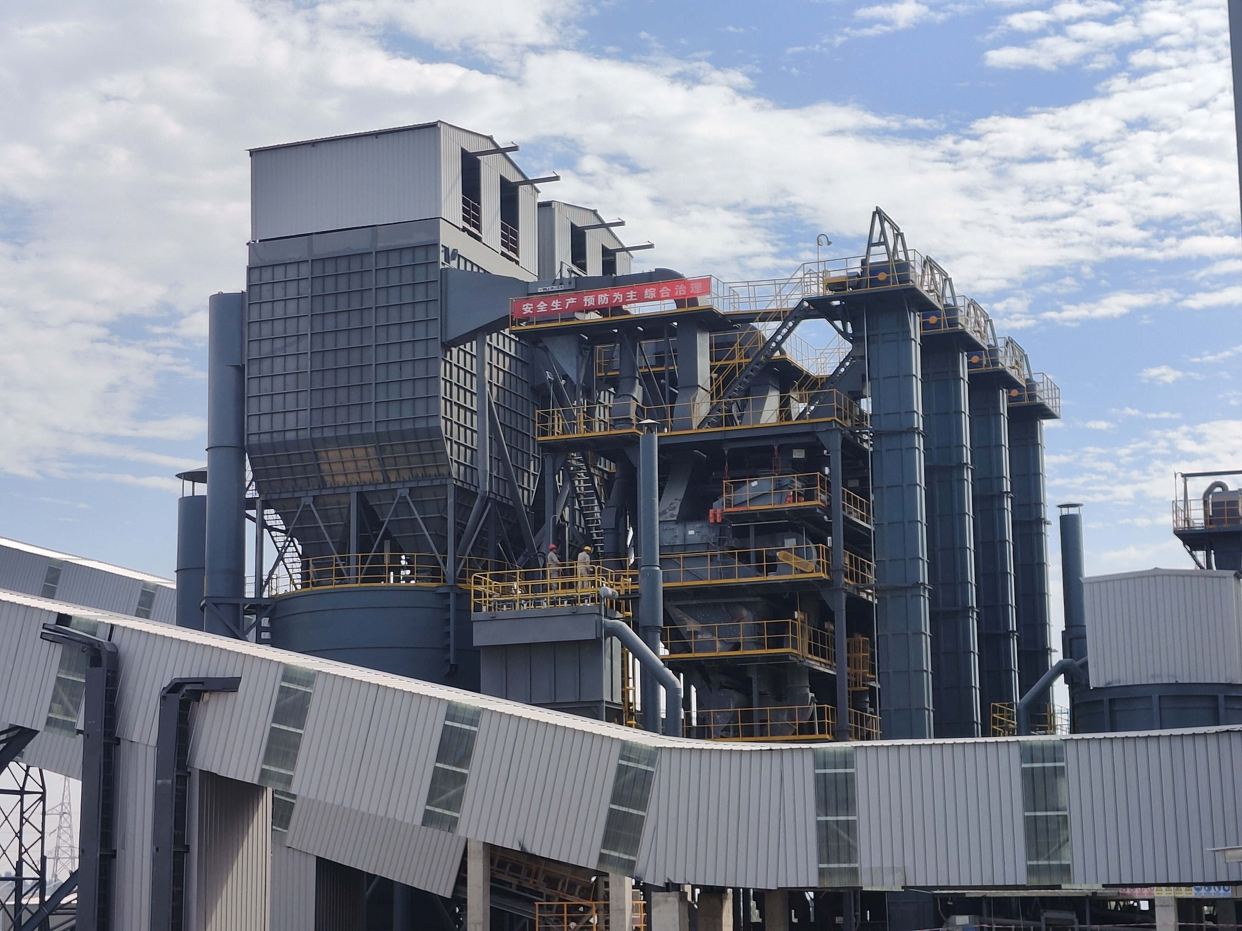 為什么砂石產(chǎn)線推薦選擇制砂樓？制砂樓有什么優(yōu)勢？