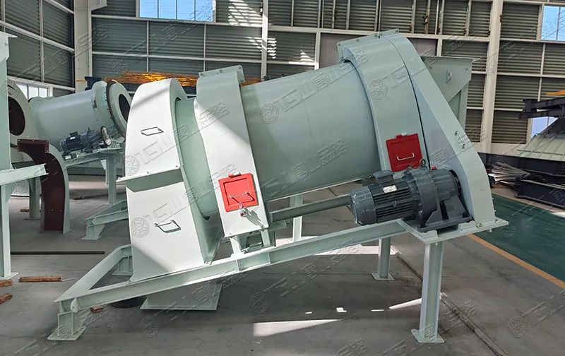 機(jī)制砂防離析、防揚(yáng)塵，有經(jīng)驗(yàn)的砂廠(chǎng)都在用加濕拌和機(jī)